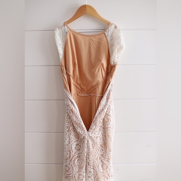 White Lace Short Sleeve High/Low-Special Occasion Dress by “Wildfire”-Size Small - Picture 9 of 14